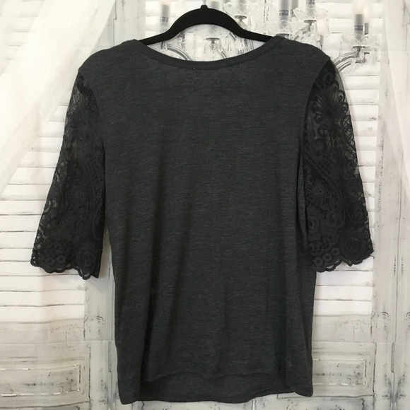 Taylor & Sage Small Gray Lace Sleeve Graphic Tee - Picture 4 of 5